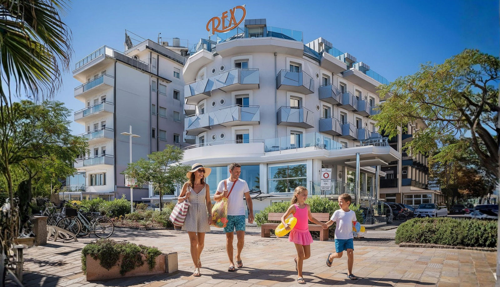 media.Rex-con-famiglia-spiaggia